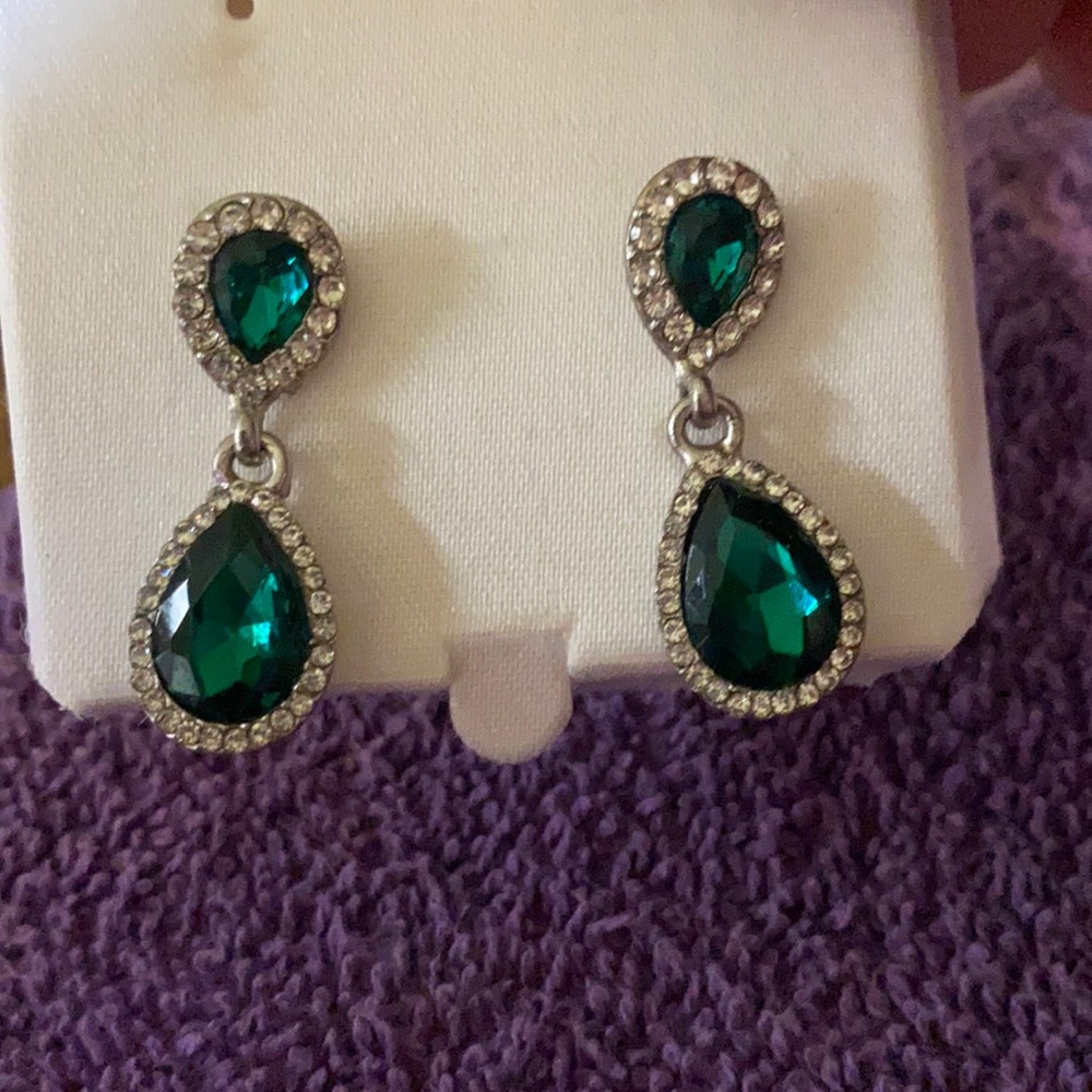 Elegant emerald green earrings - Picture 1 of 1